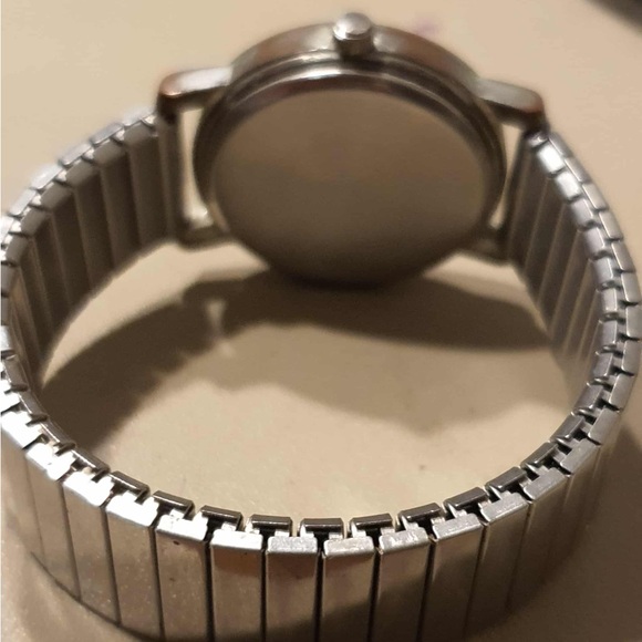 🦋10/$20🦋 Ny&C Silver/Goldtone Stainless Steel Women's Watch - Picture 3 of 4